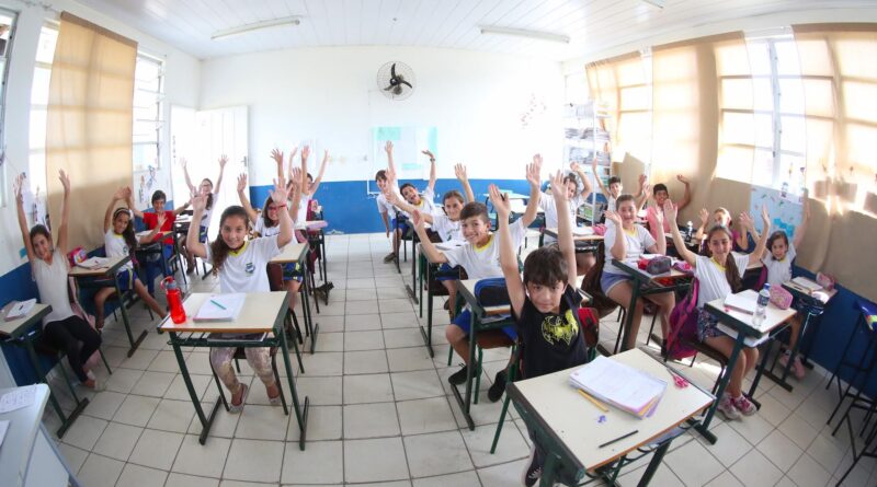 Alunos da Escola Terezinha Pinho de Souza, do bairro Arroio, são destaques no IDEB 2015