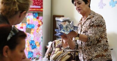Centro do Idoso oferece aulas de artesanato para pessoas com mais de 60 anos