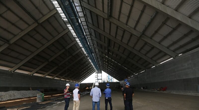 Hoje, a empresa atua em duas frentes: como indústria produtora e como prestadora de serviços de logística.