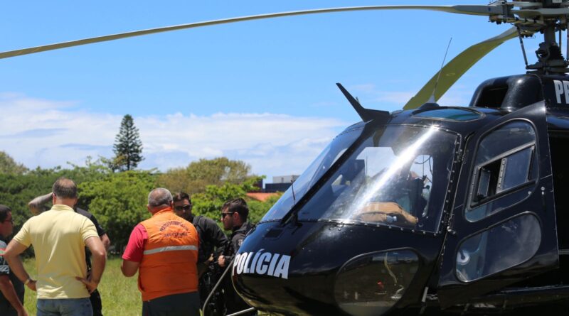 Defesa Civil e prefeito fazem voo de reconhecimento de áreas de risco em Imbituba